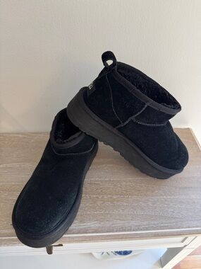 Uggs Kids Ulta Minis Black Cozy Slip-On Winter Boots